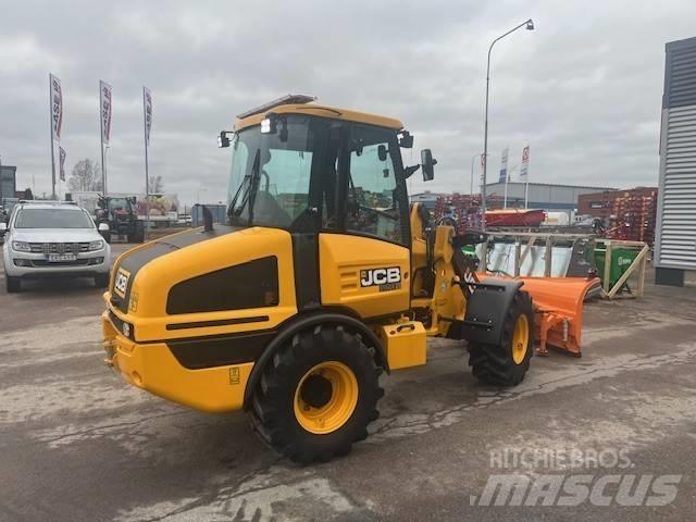 JCB 407 Agri Kolesni nakladalci