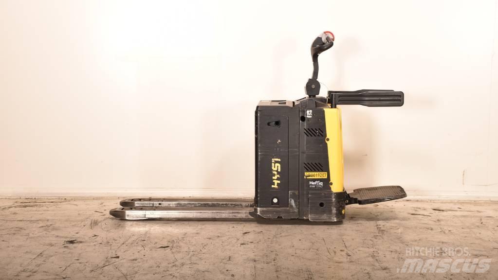 Hyster P 2.0 S Električni nizko dvižni viličar s stojiščem