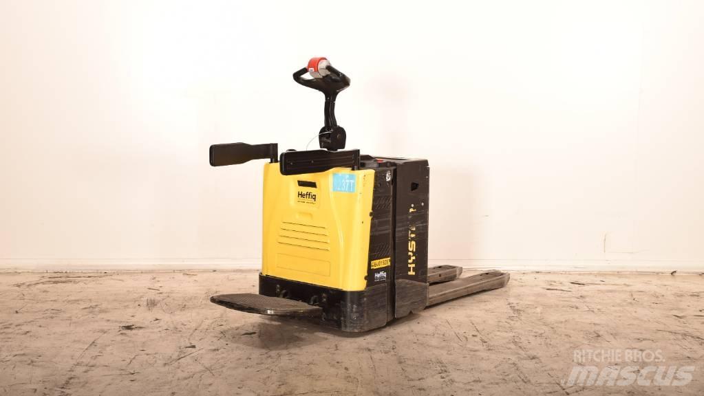 Hyster P 2.0 S Električni nizko dvižni viličar s stojiščem