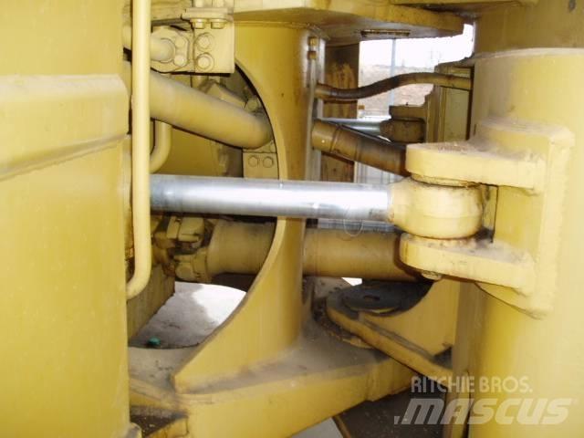 CAT 992 B Kolesni nakladalci