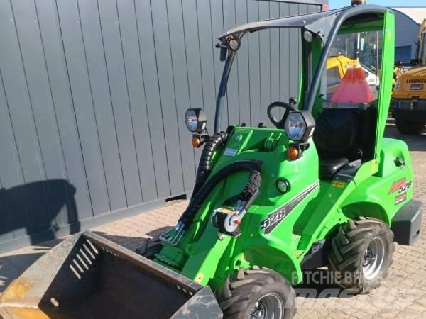 Avant 528 Skid steer mini nakladalci