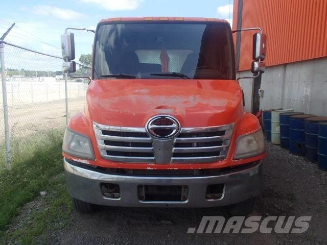 Hino 185 Tovornjaki s kesonom/platojem