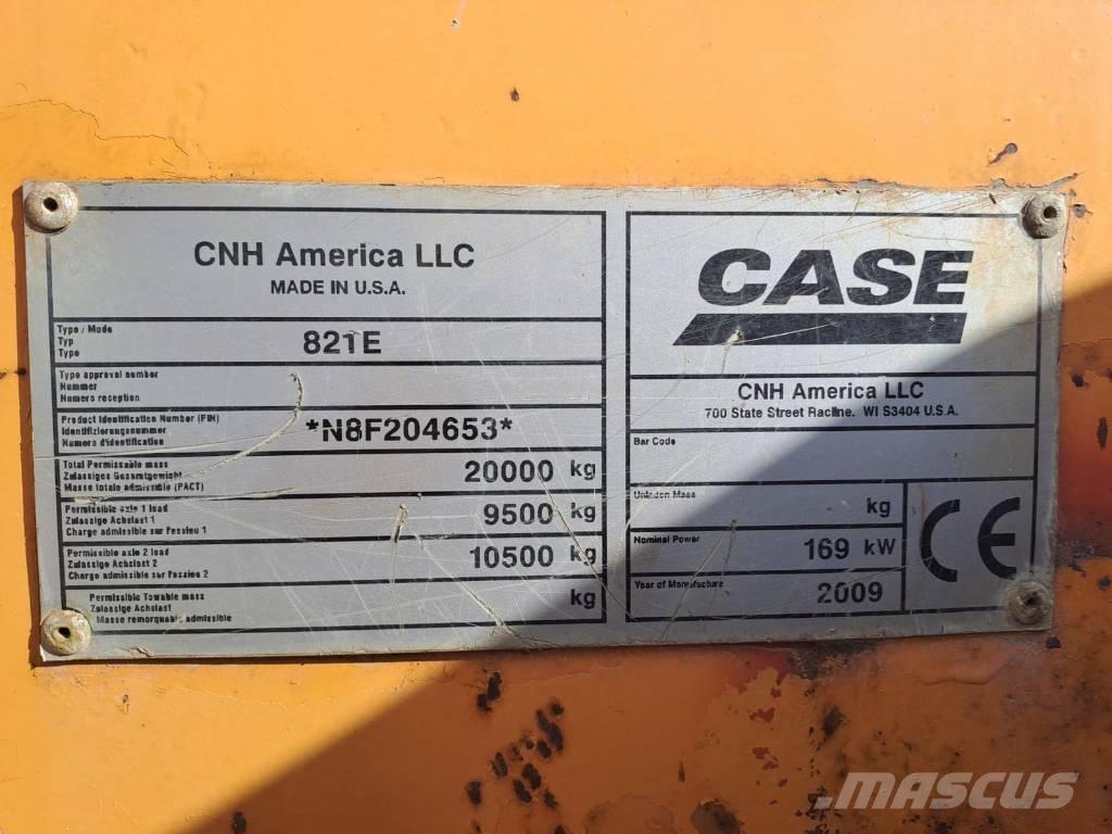 CASE 821 E XR Kolesni nakladalci