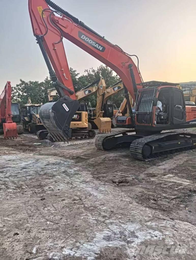 Doosan DX 225 Kolesni nakladalci