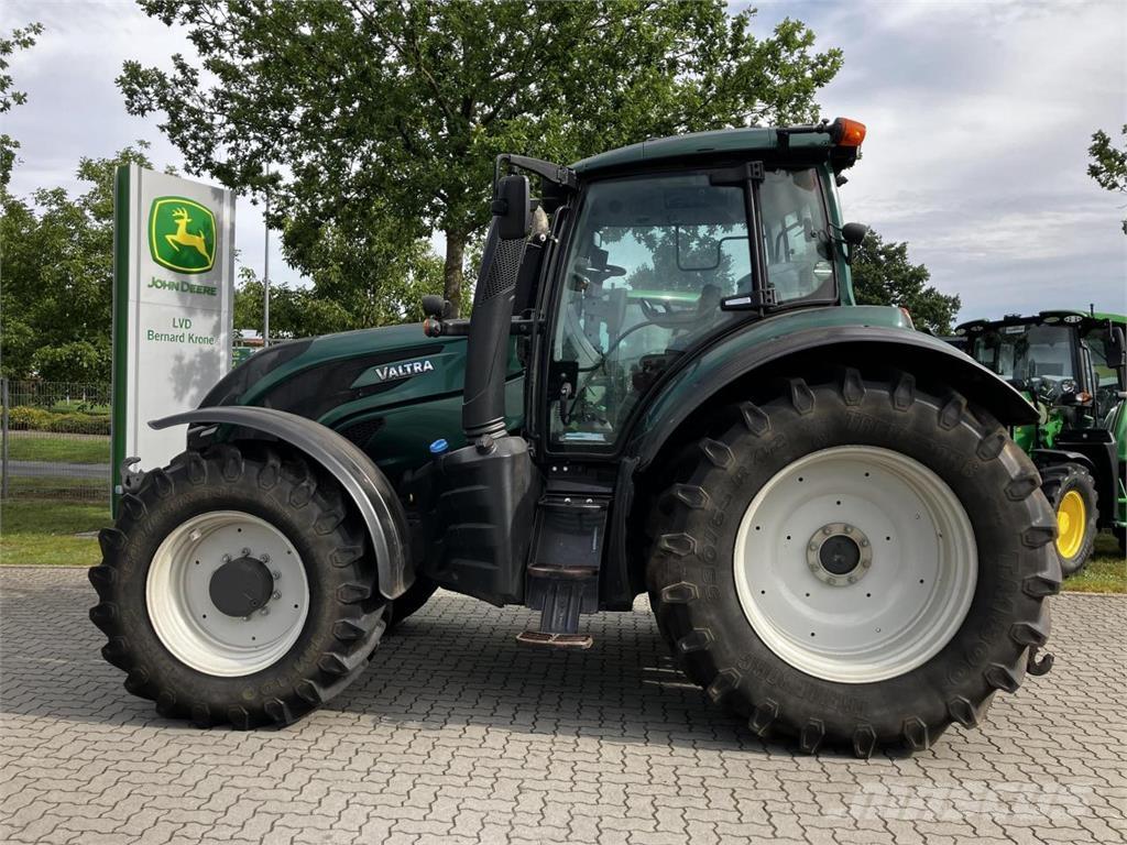Valtra T174 Versu Traktorji