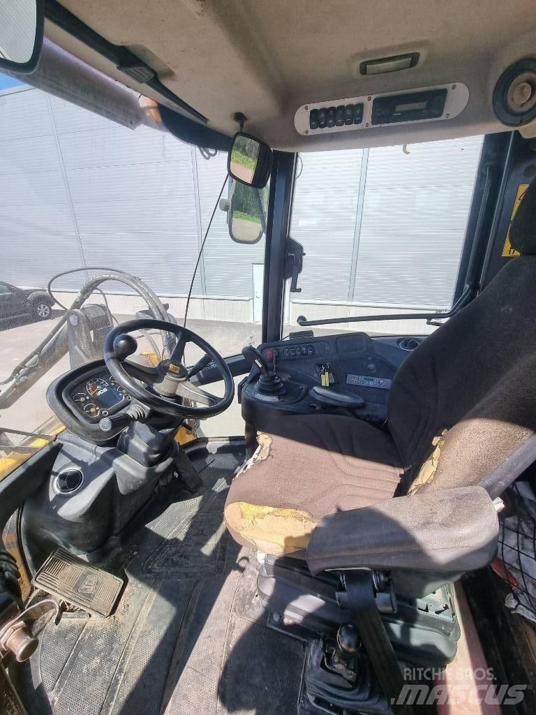 JCB 427 Kolesni nakladalci