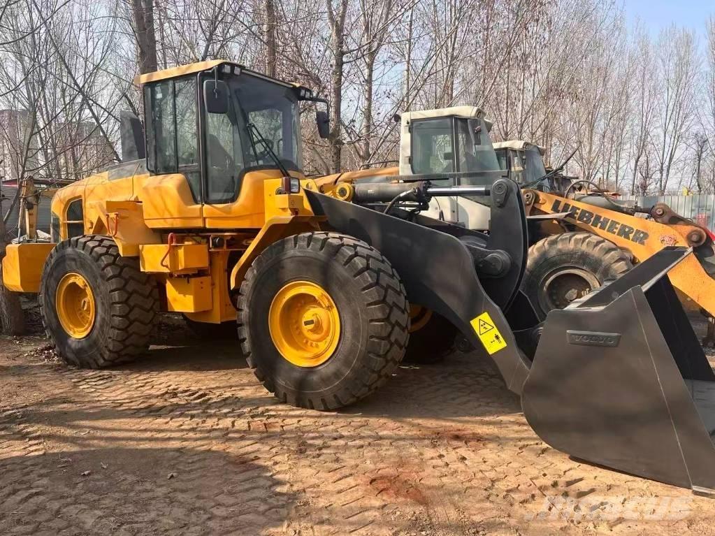 Volvo L 120 Kolesni nakladalci