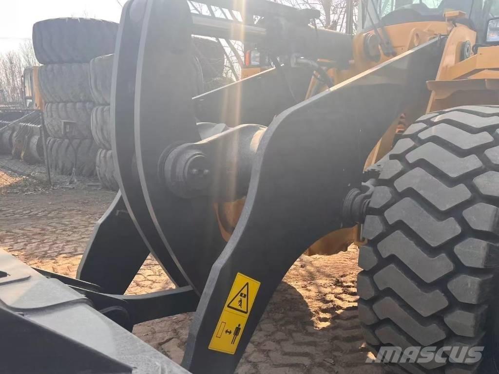 Volvo L 120 Kolesni nakladalci