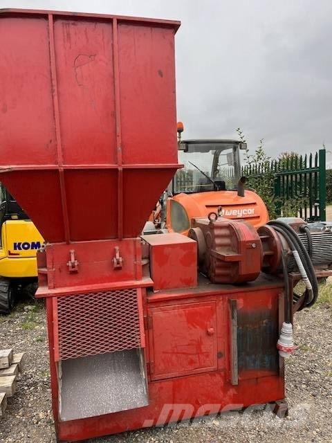 MG 220XL Sortirna linija za odpad