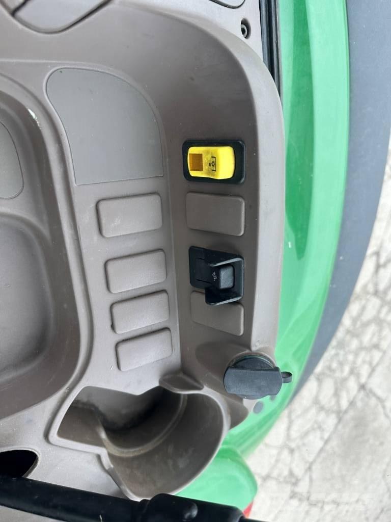 John Deere 5090 M Traktorji