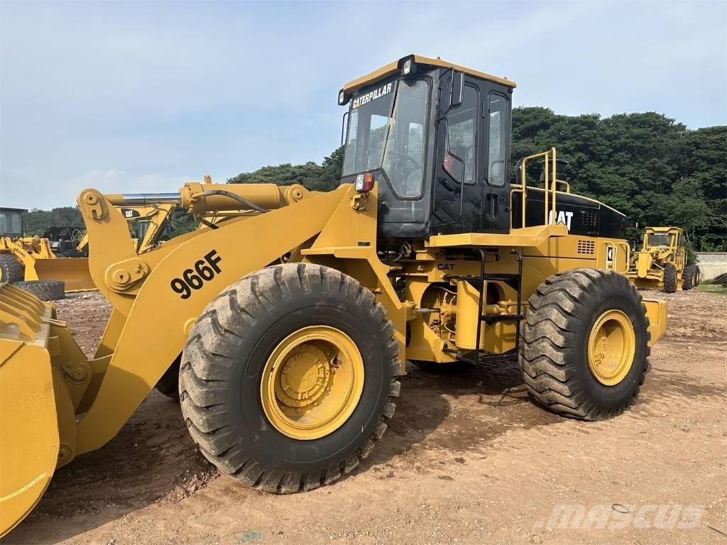 CAT 966F Kolesni nakladalci