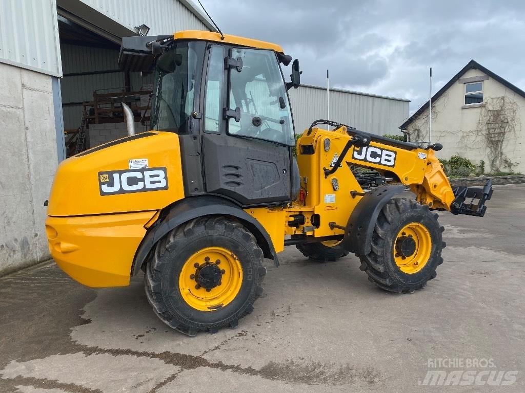 JCB TM 220 Kmetijski teleskopski nakladalci