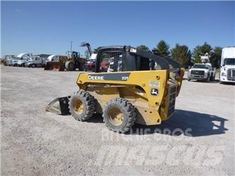 John Deere 325 Skid steer mini nakladalci