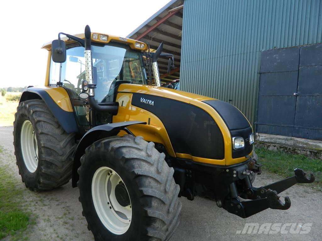 Valtra T 140 Traktorji