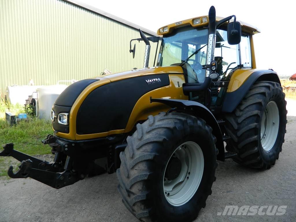 Valtra T 140 Traktorji