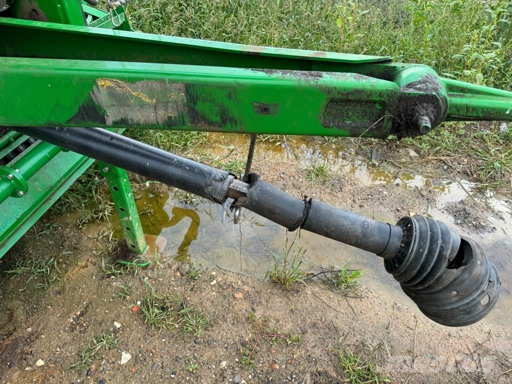 John Deere F441M Balirke (okrogle bale)