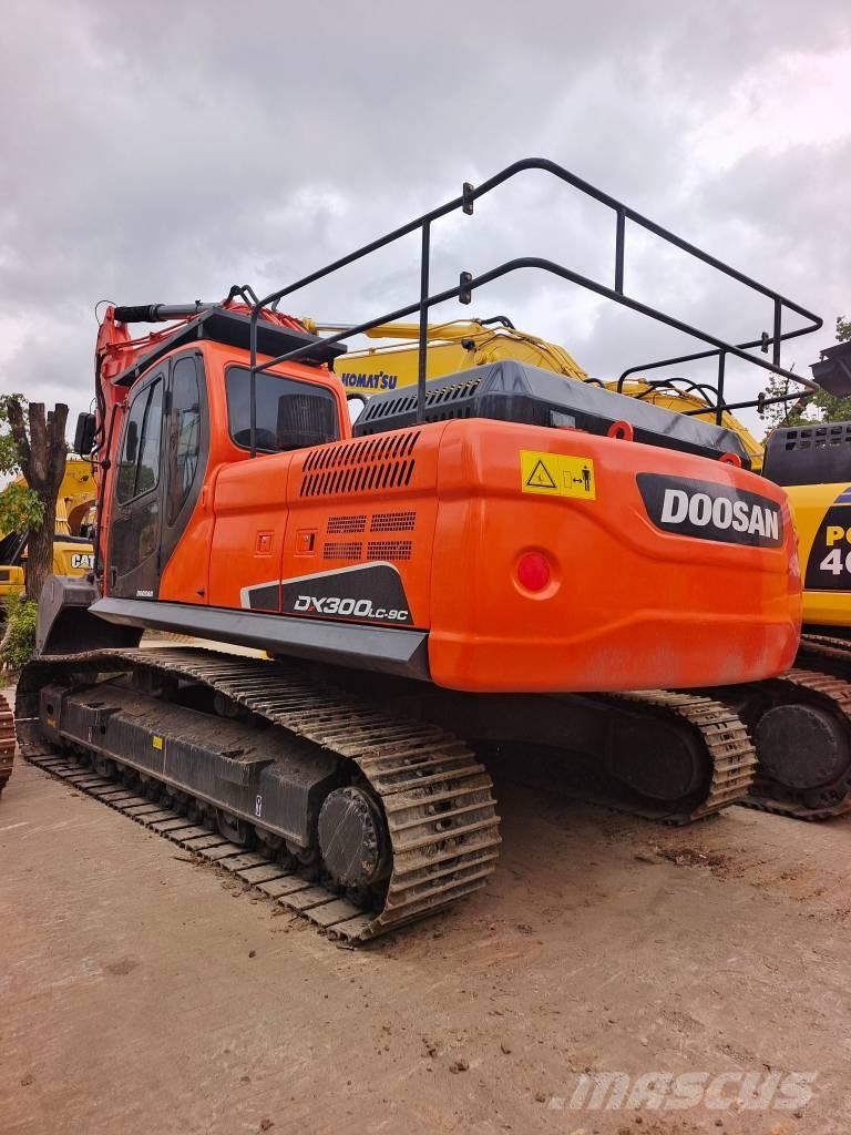 Doosan DX 300LC Bagri goseničarji