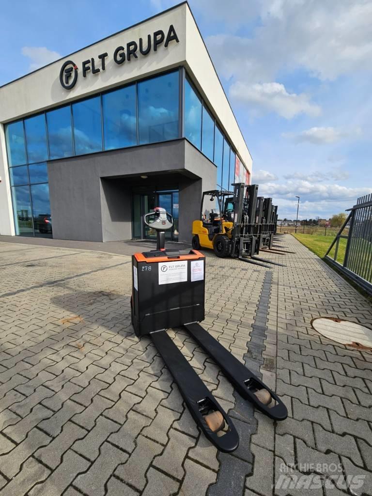 BT LWE140 Ročni električni viličar