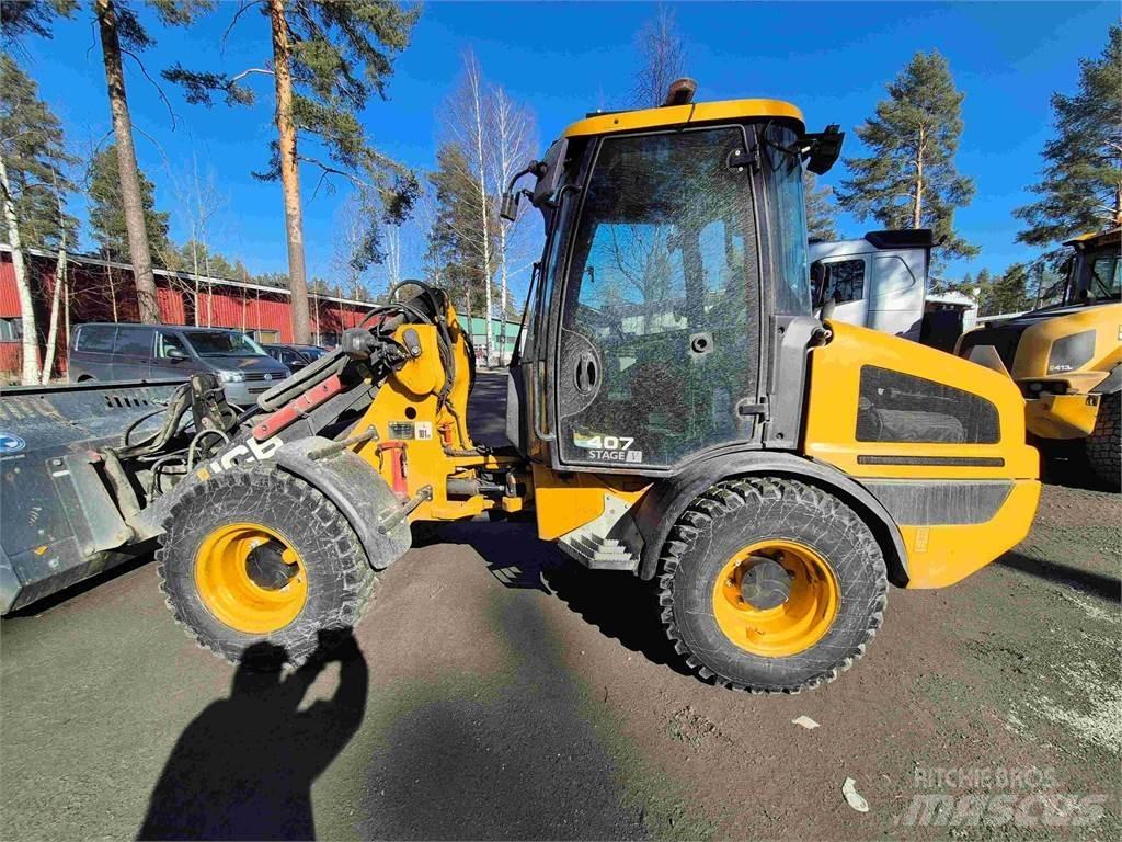 JCB 407 Kolesni nakladalci