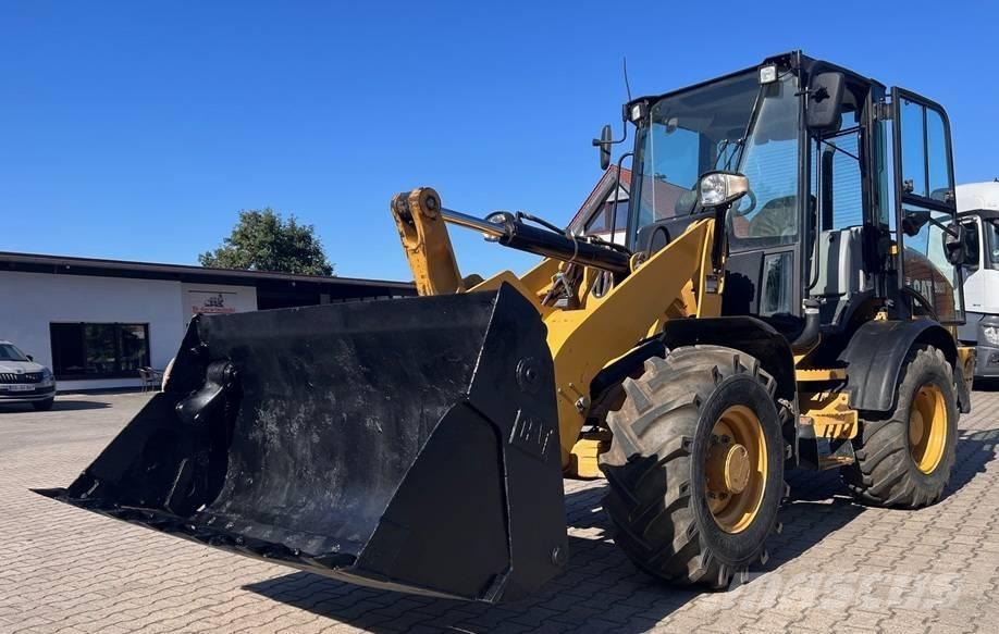 CAT 908M Radlader Kolesni nakladalci