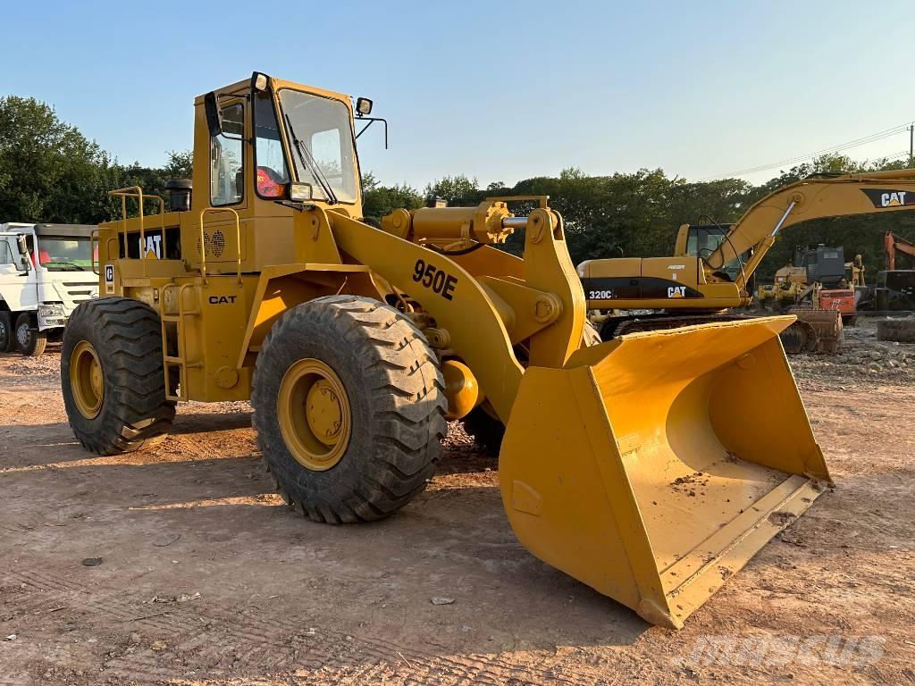 CAT 950E Kolesni nakladalci