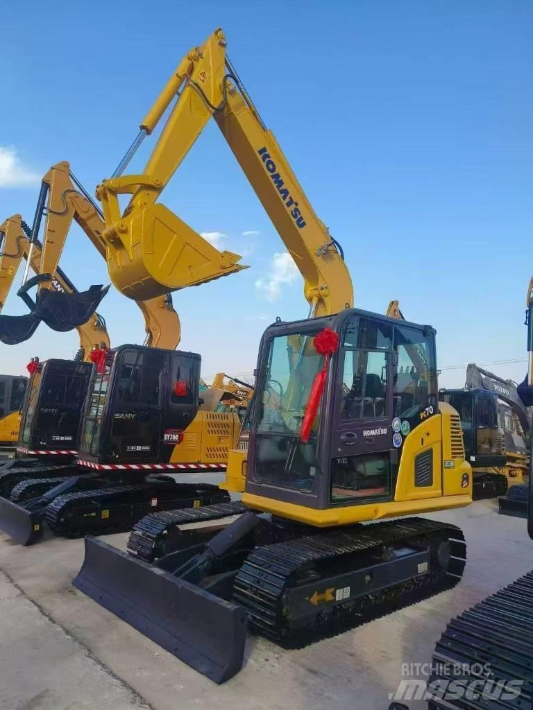 Komatsu 70 Bagri goseničarji