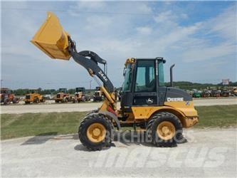John Deere 244K Kolesni nakladalci