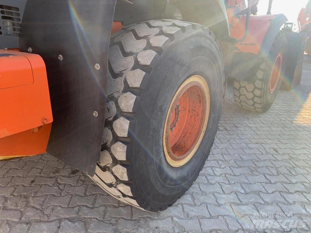 Hitachi ZW 180 Kolesni nakladalci