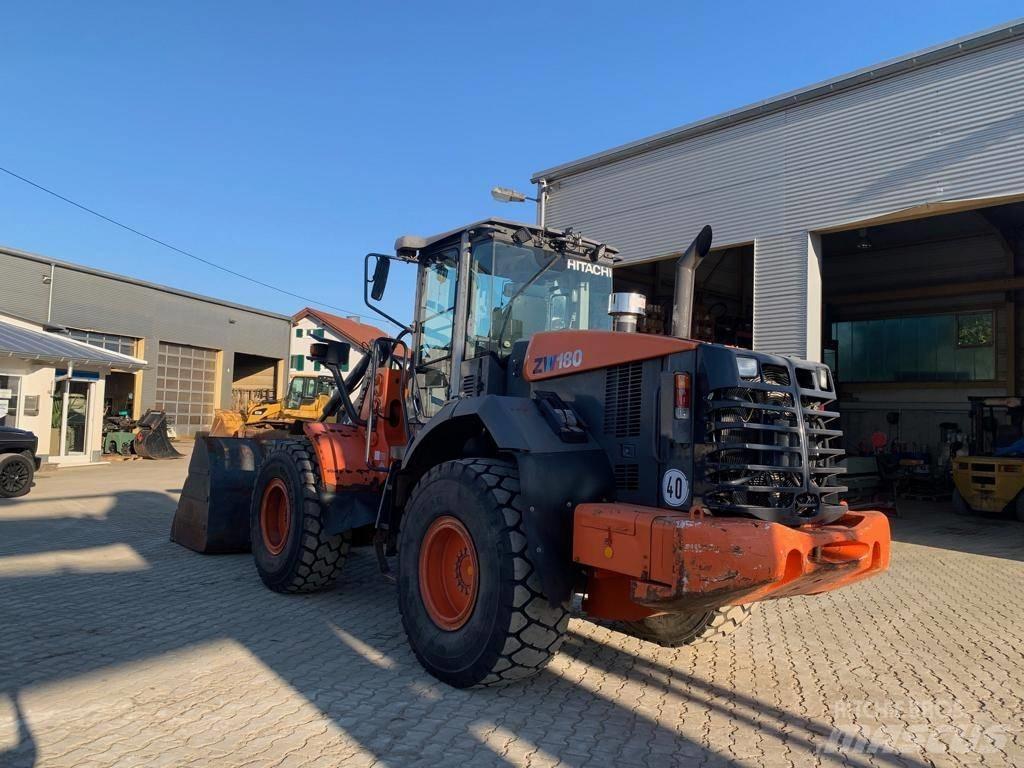 Hitachi ZW 180 Kolesni nakladalci