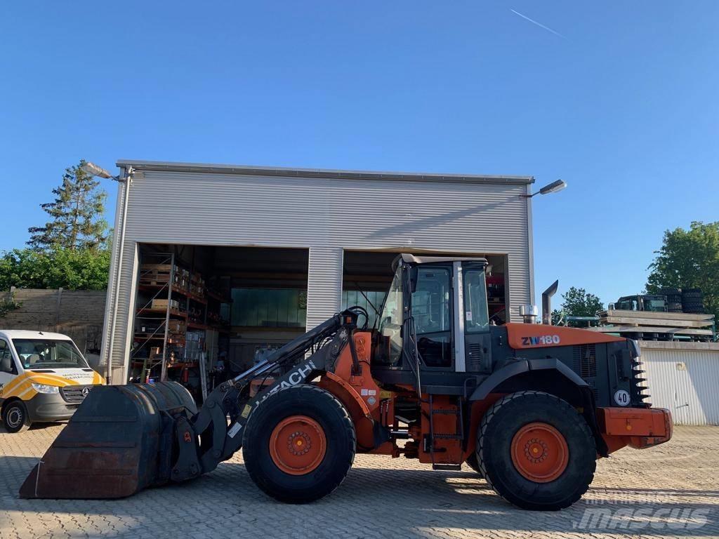 Hitachi ZW 180 Kolesni nakladalci