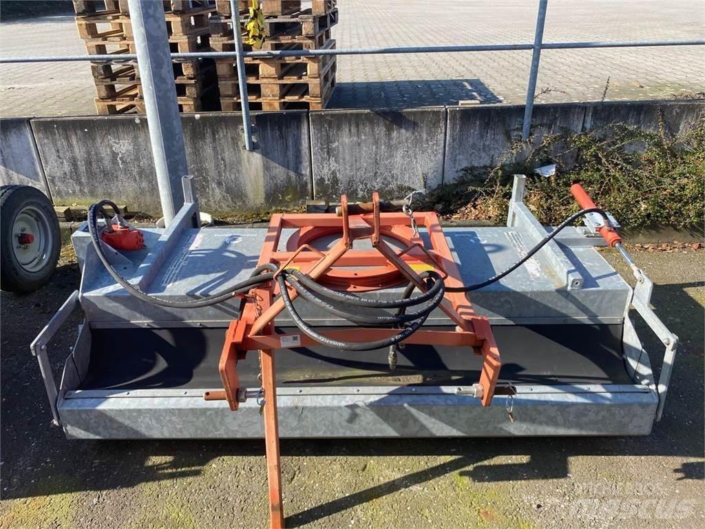 Briri SH 215 Cestni pometači