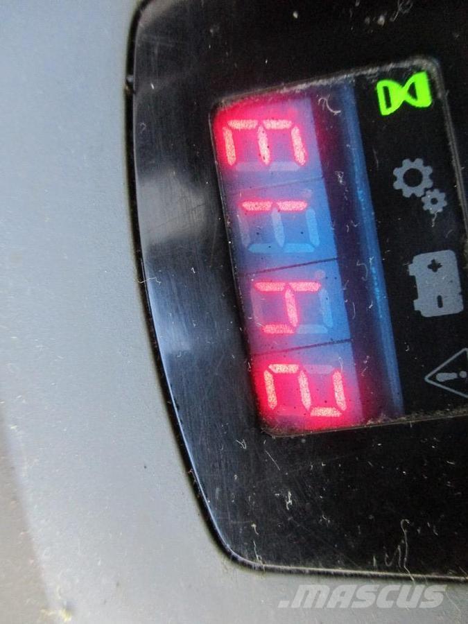 Toyota LPE250 Električni nizko dvižni viličar s stojiščem