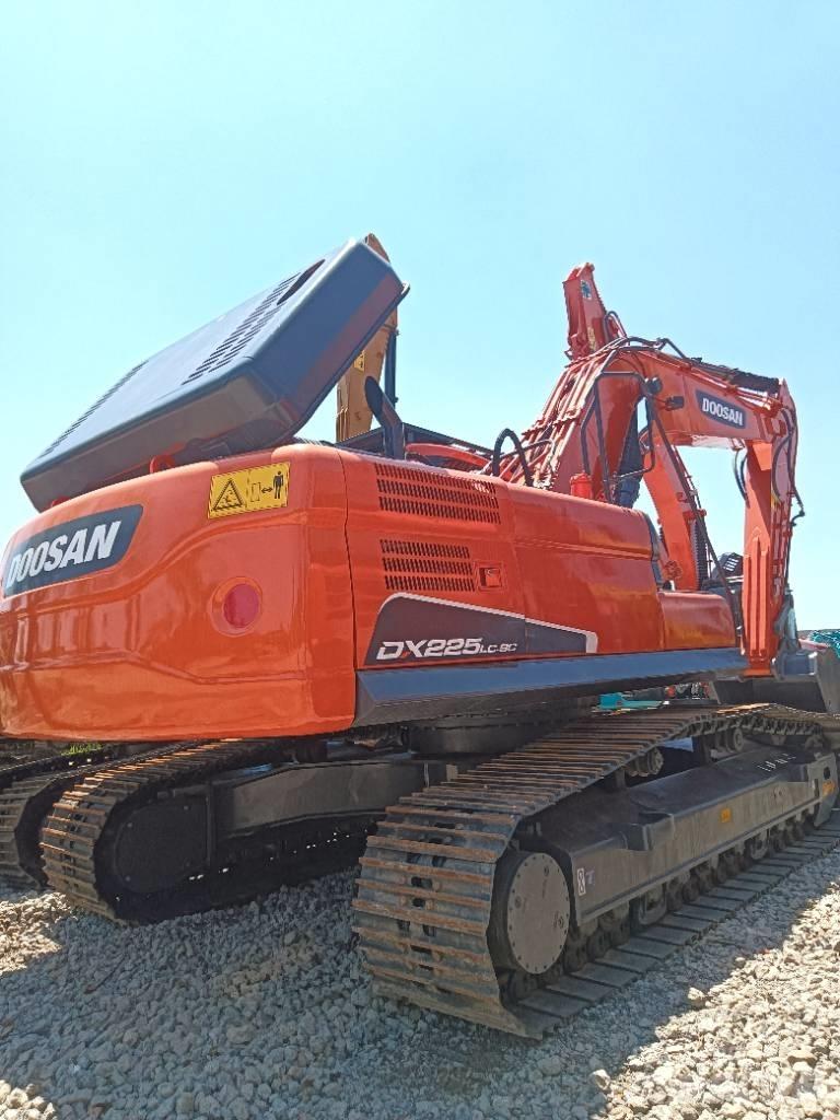Doosan DX 225 Bagri goseničarji