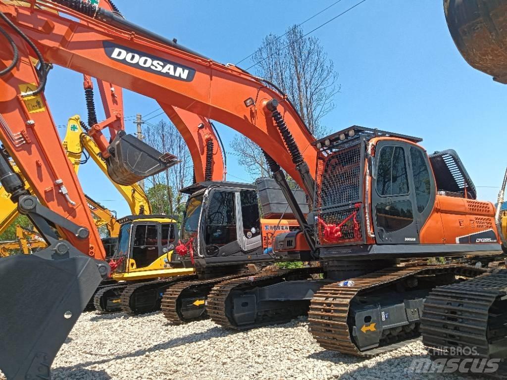 Doosan DX 225 Bagri goseničarji