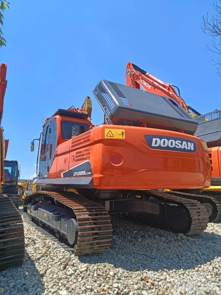 Doosan DX 225 Bagri goseničarji