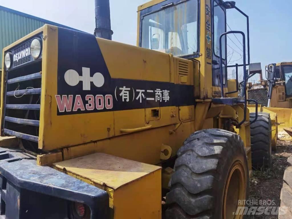 Komatsu WA 300 Kolesni nakladalci