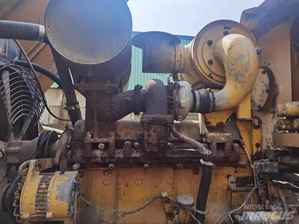 Komatsu WA 300 Kolesni nakladalci