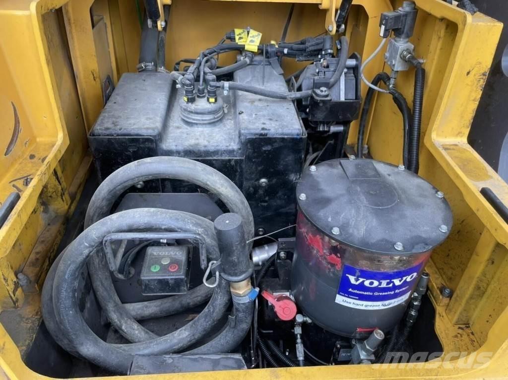 Volvo EC300 E Bagri goseničarji