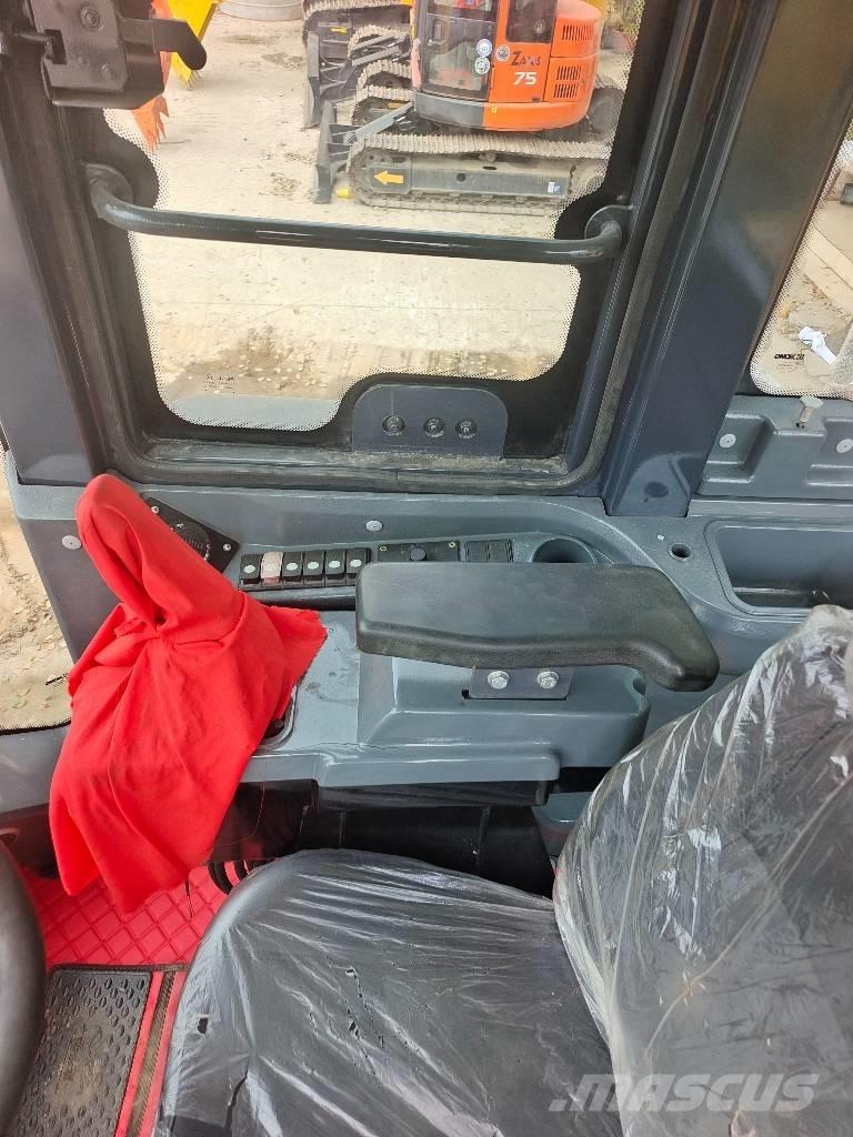 XCMG LW 500 KV Bagri goseničarji