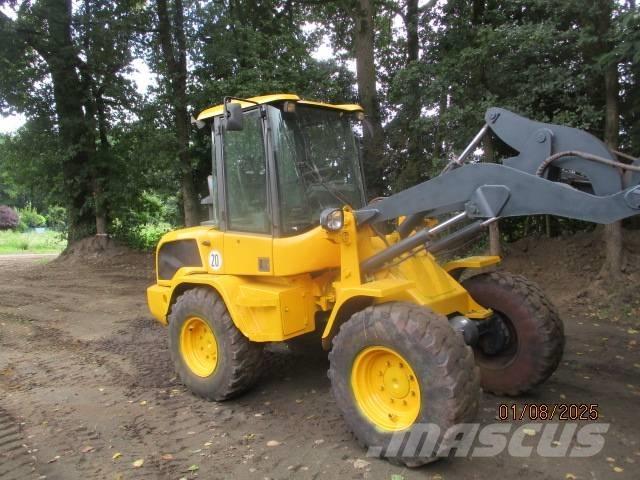 Volvo L 30 Kolesni nakladalci
