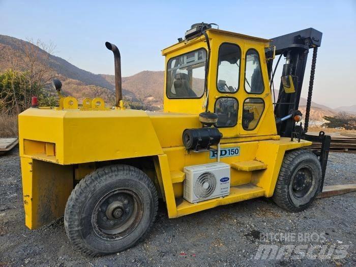 Komatsu FD 150 Viličarji s pomičnim teleskopom