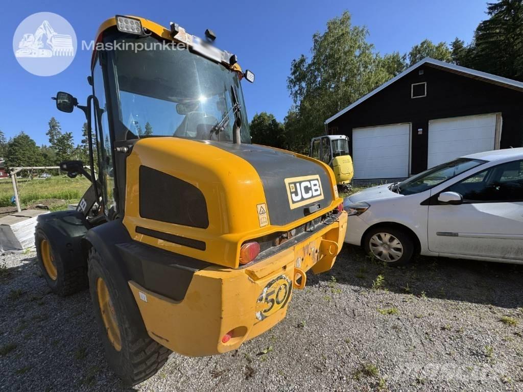 JCB 413 K Kolesni nakladalci