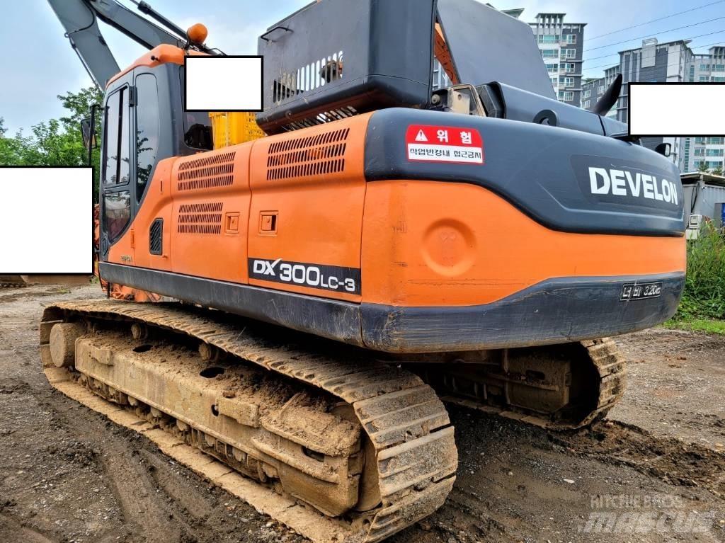 Doosan DX 300 LCA Bagri goseničarji