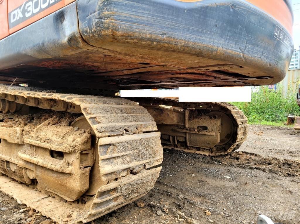 Doosan DX 300 LCA Bagri goseničarji