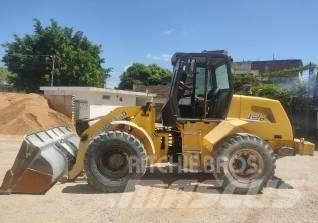 New Holland 12 D Kolesni nakladalci