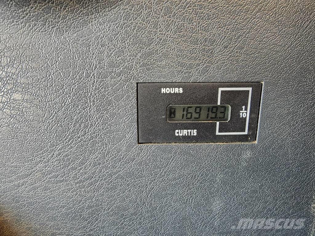 Hyundai Robex 140 W Bagri na kolesih