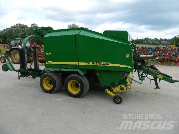 John Deere 678 Balirke (okrogle bale)