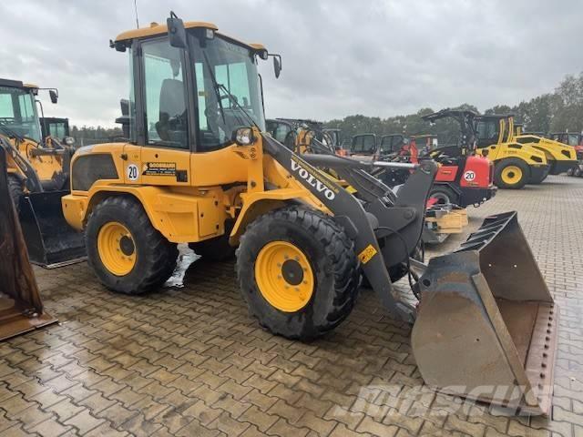 Volvo L 30 G Kolesni nakladalci