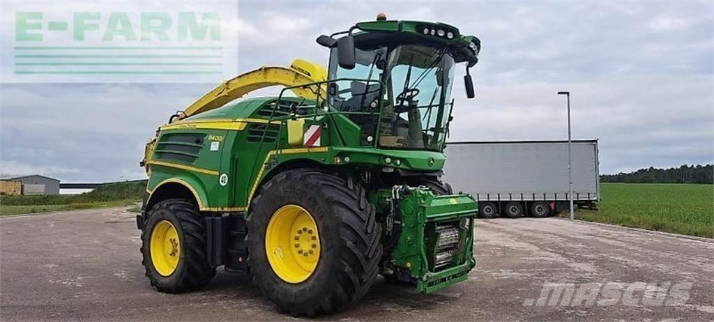 John Deere 8400 Stroji za krmo na lastni pogon