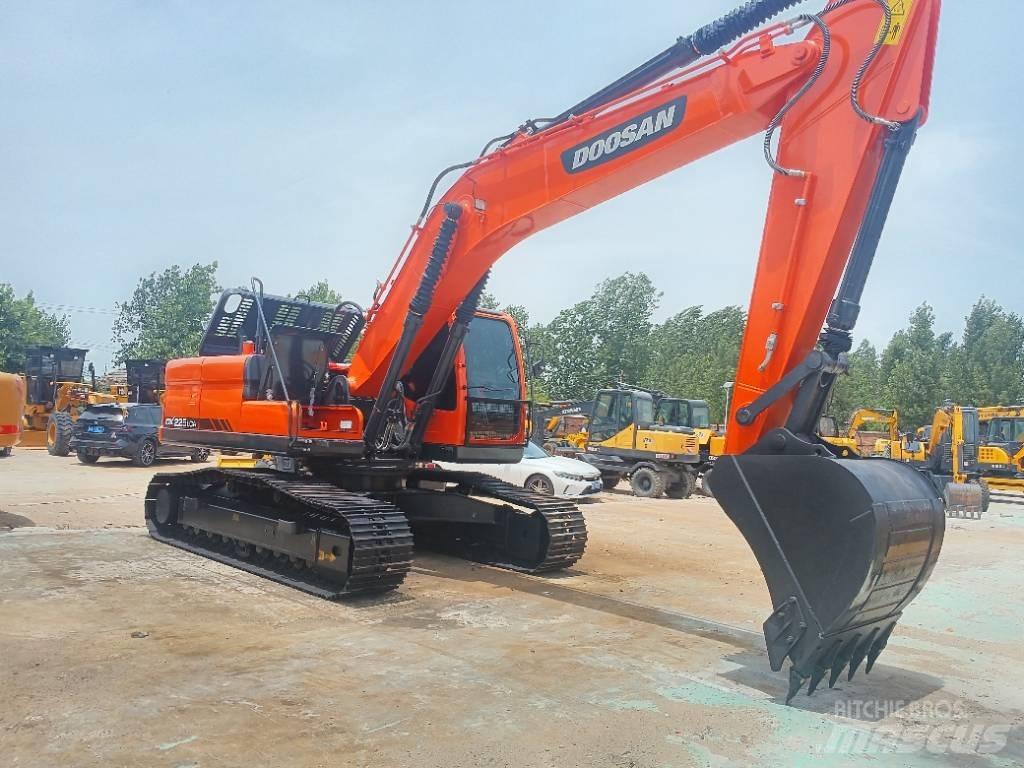 Doosan DX 225 LCA Bagri goseničarji